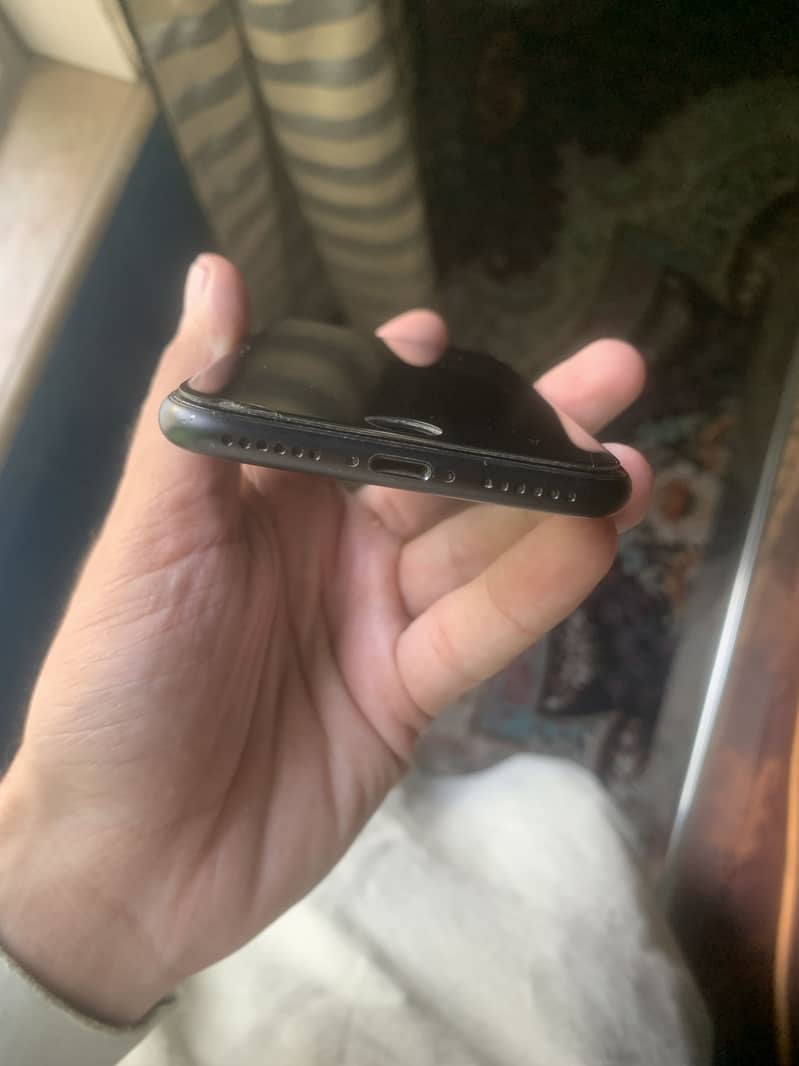 Apple iPhone 7 2
