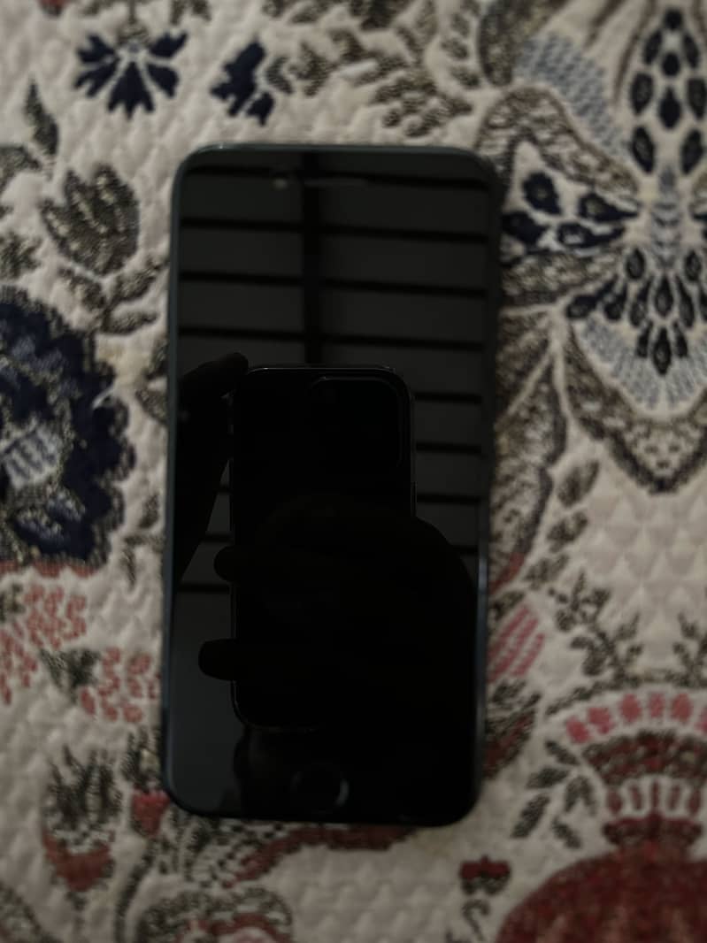 Apple iPhone 7 0