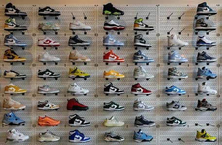shoes shop stock boy