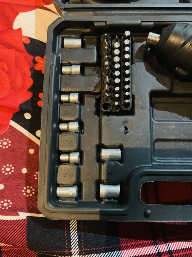 Rechargeable screwdriver 0