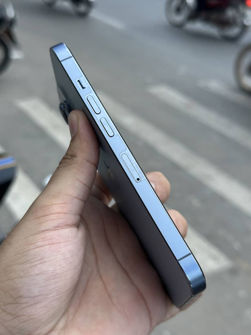 Apple iPhone 13 Pro 1