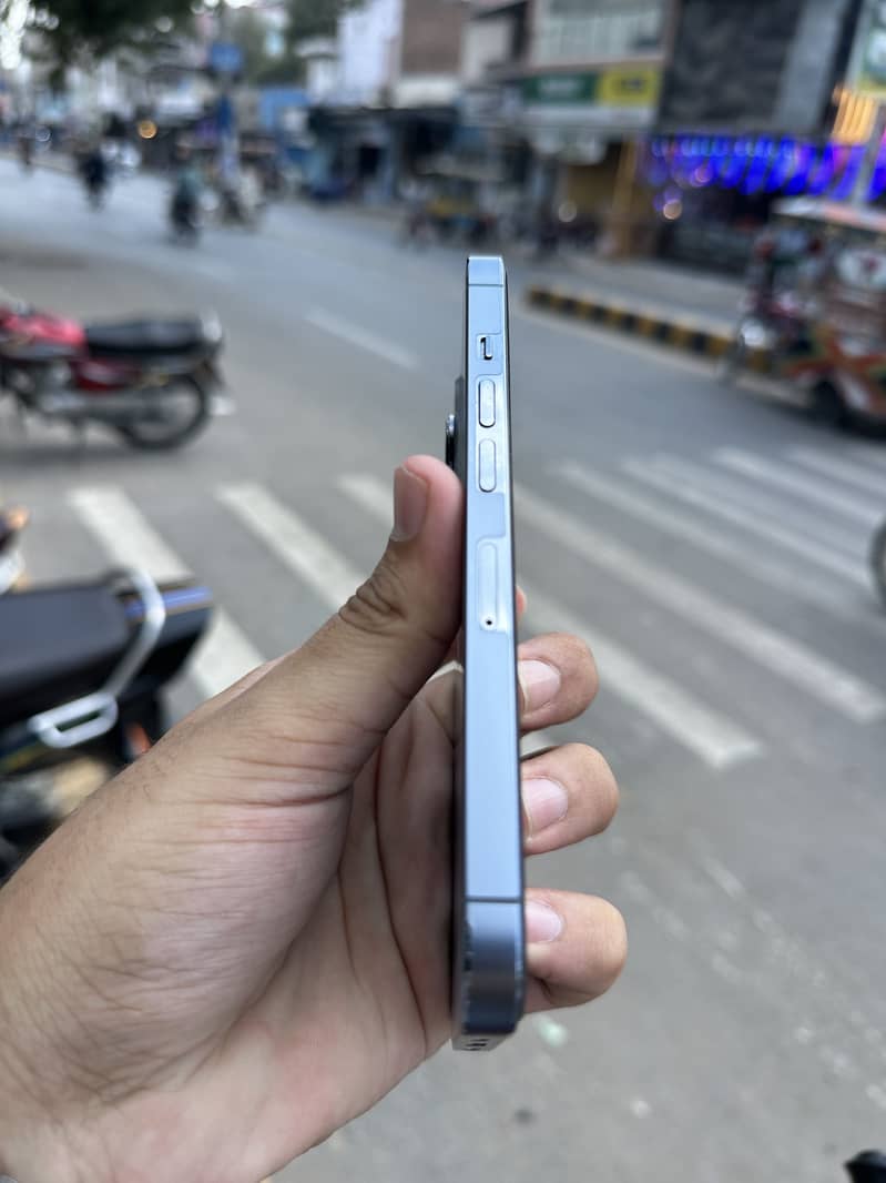 Apple iPhone 13 Pro 2