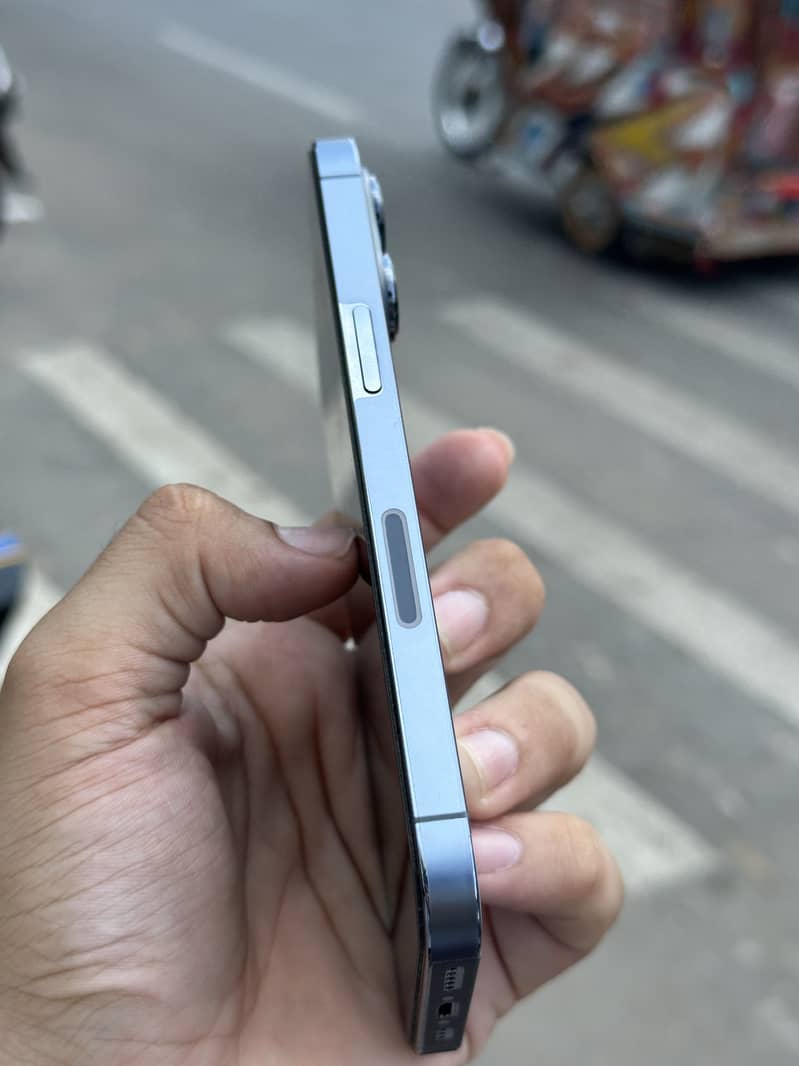 Apple iPhone 13 Pro 4