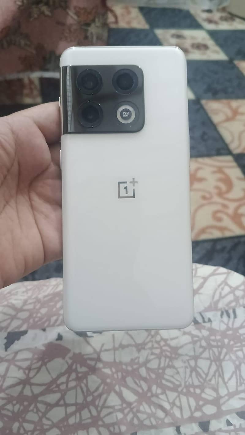 One Plus 10 Pro 4
