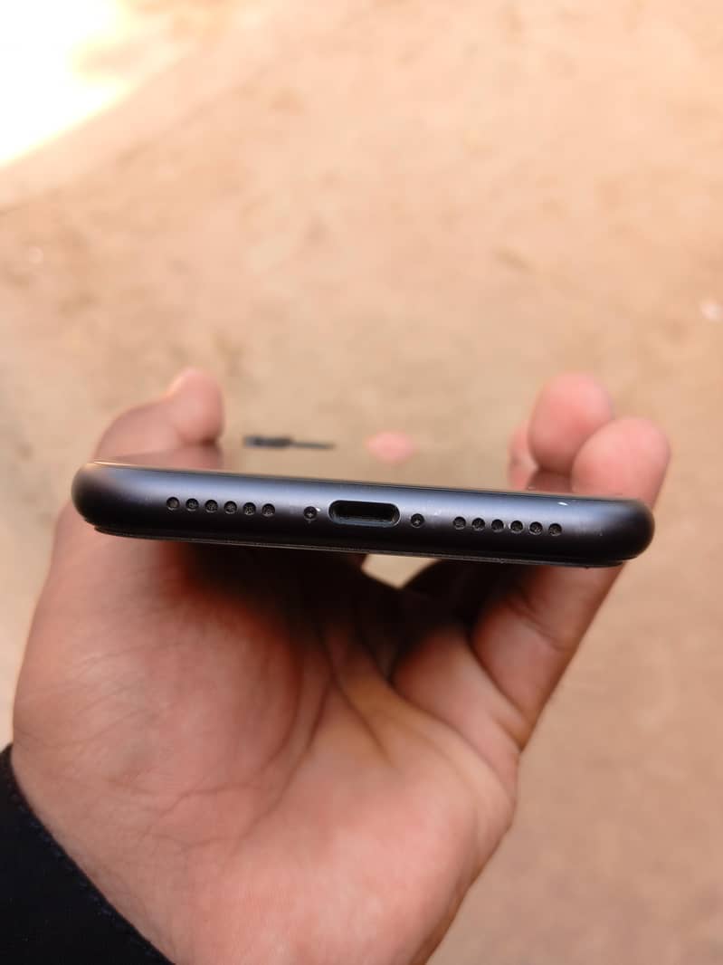 Apple iPhone 11 3