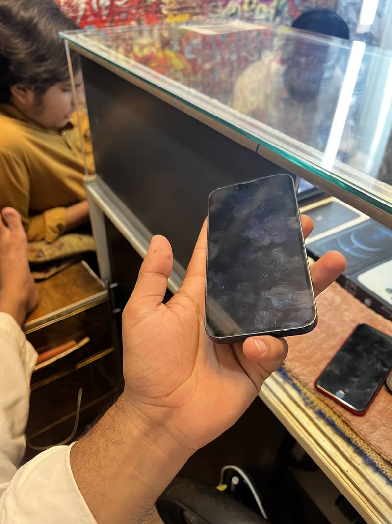 Apple iPhone 14 3