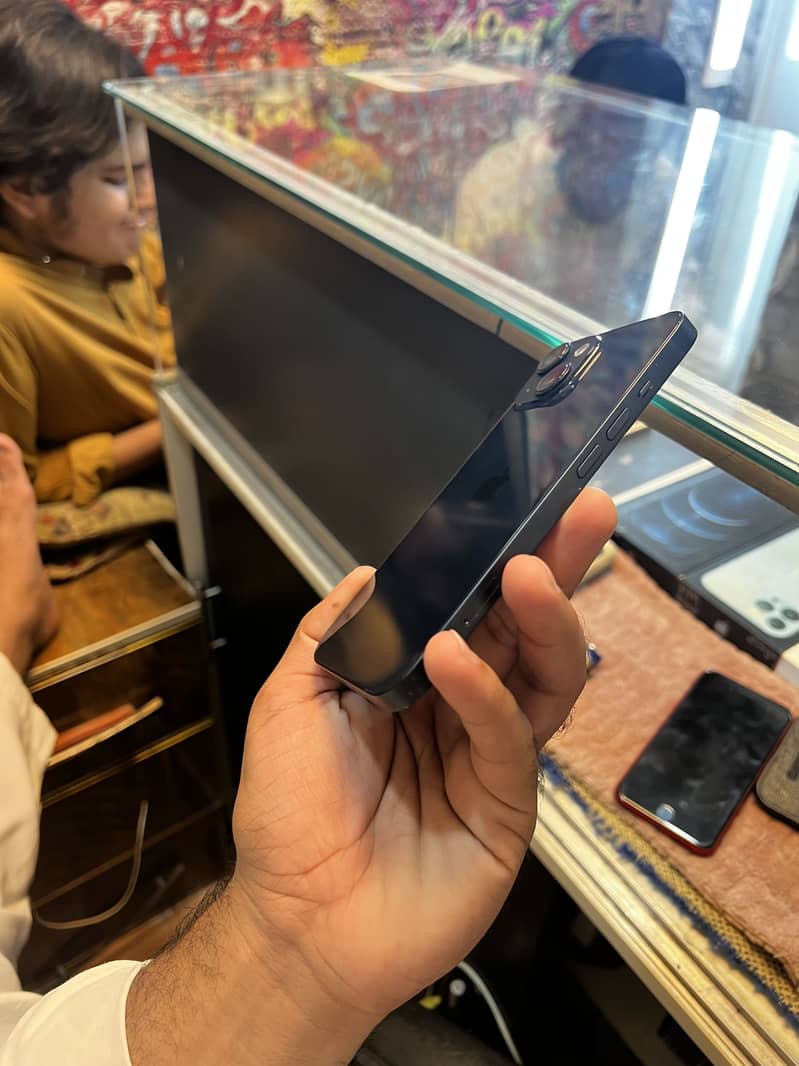 Apple iPhone 14 5