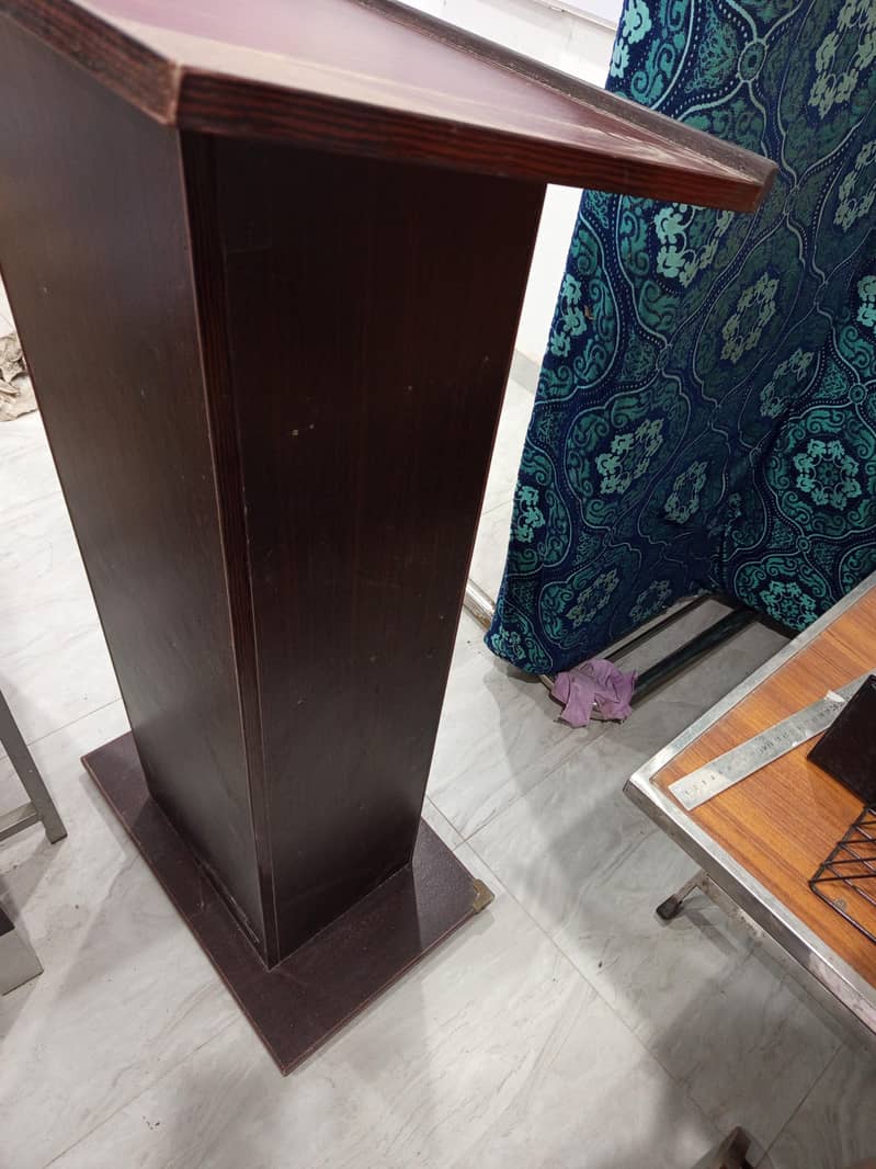 Lectern / Podium 3