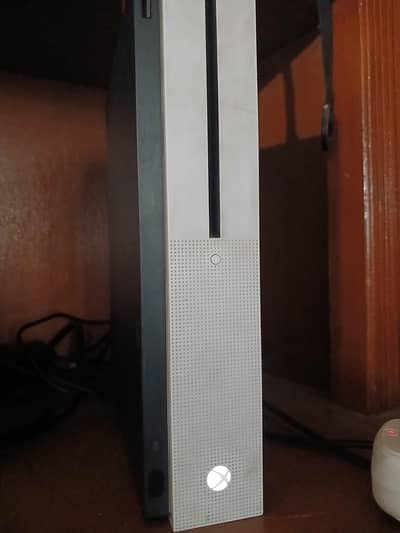 Xbox One S White 1TB cricket 22 Installed Excellent condition