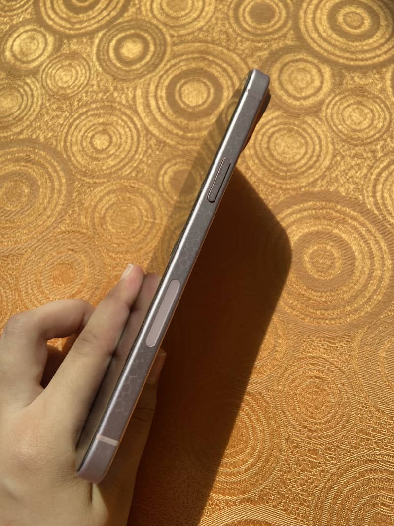 Apple iPhone 15 plus 6