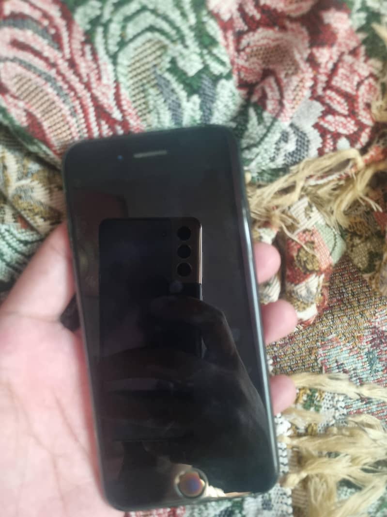 Apple iPhone 7 2
