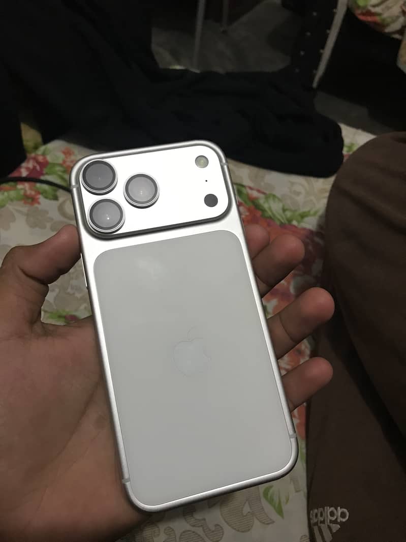 Apple iPhone 17 Pro Max 0