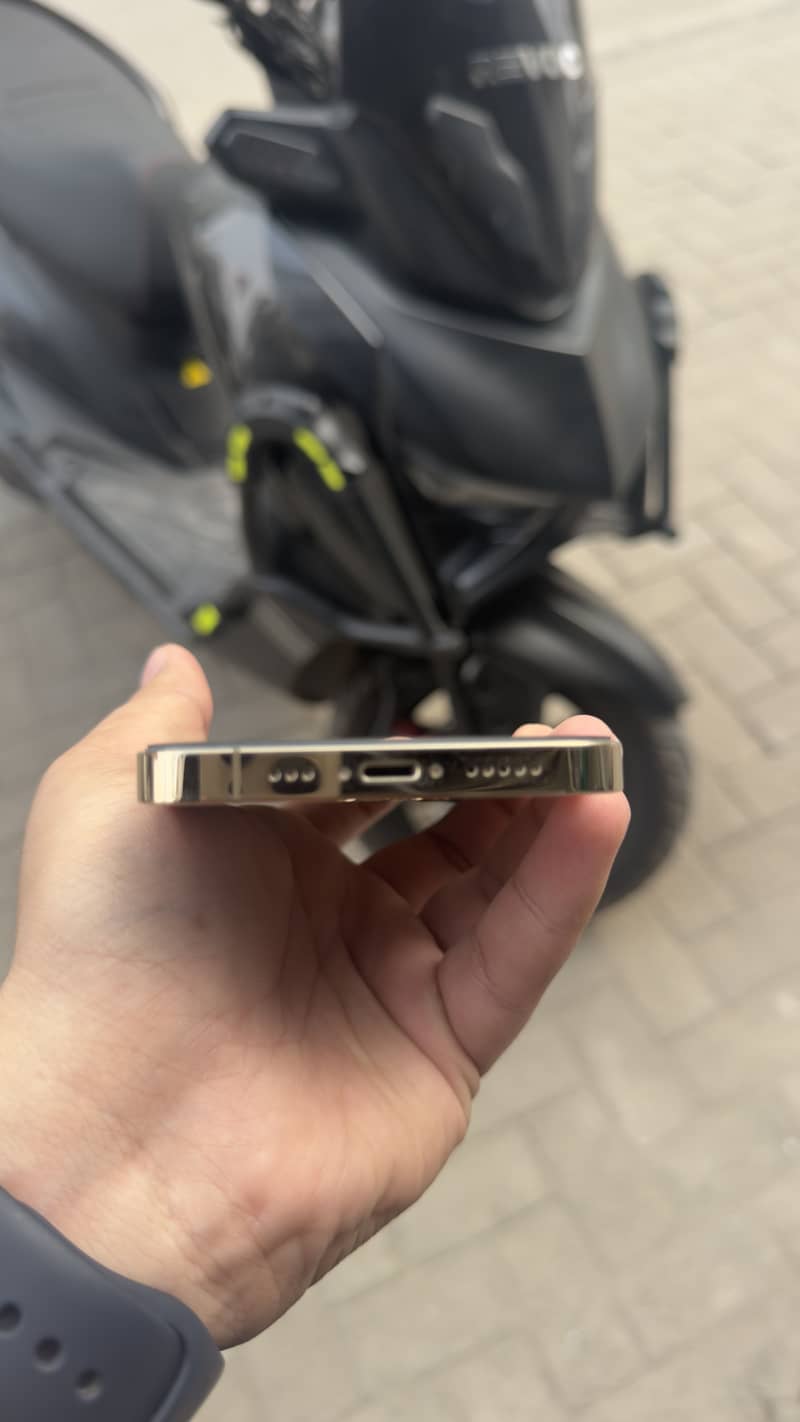 Apple iPhone 13 Pro 3