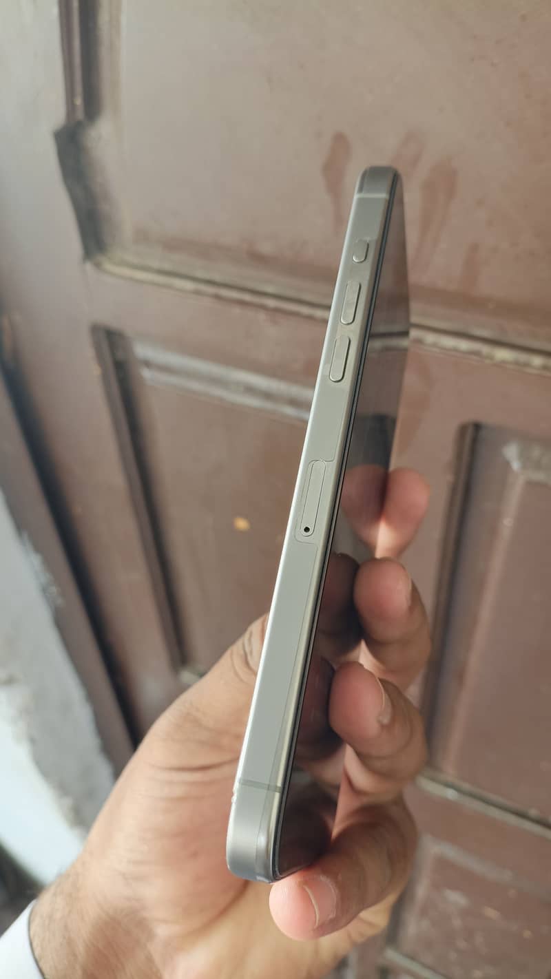 iPhone 15 Pro Max 2