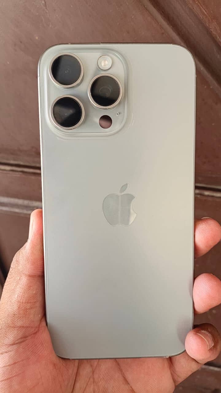 iPhone 15 Pro Max 3