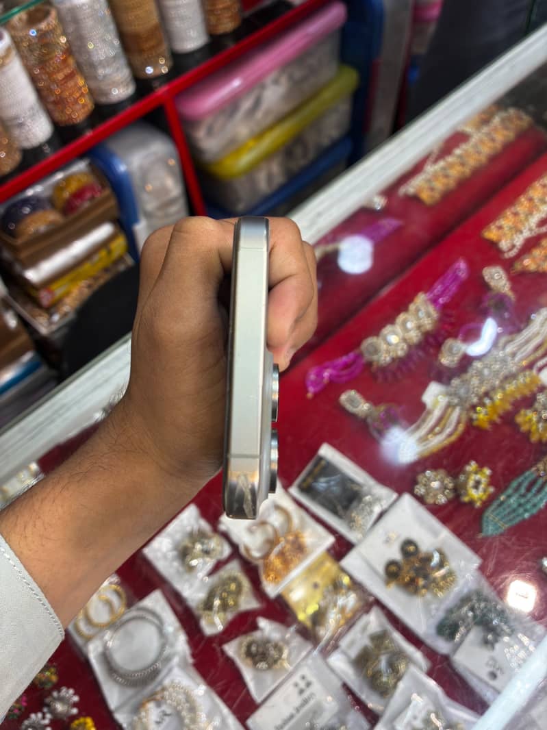Apple iPhone 15 Pro Max 3