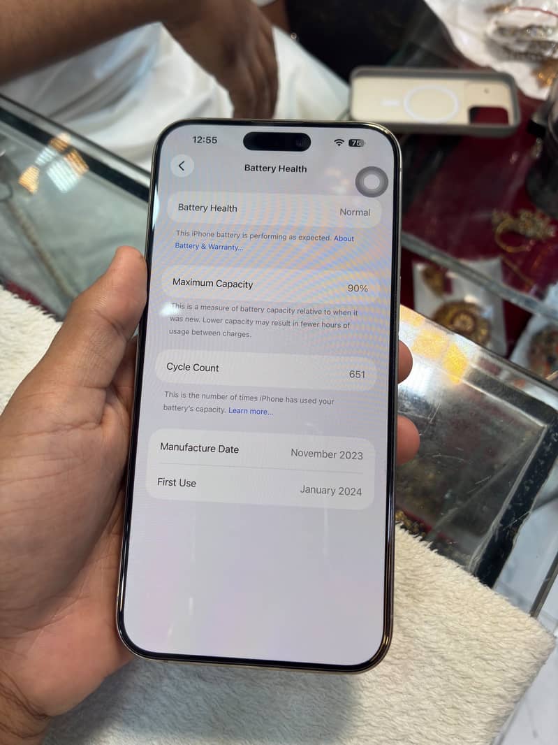 Apple iPhone 15 Pro Max 4