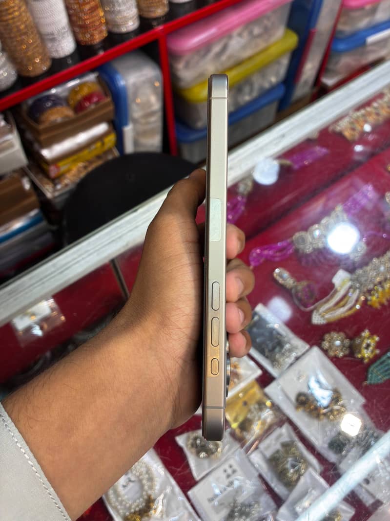 Apple iPhone 15 Pro Max 5