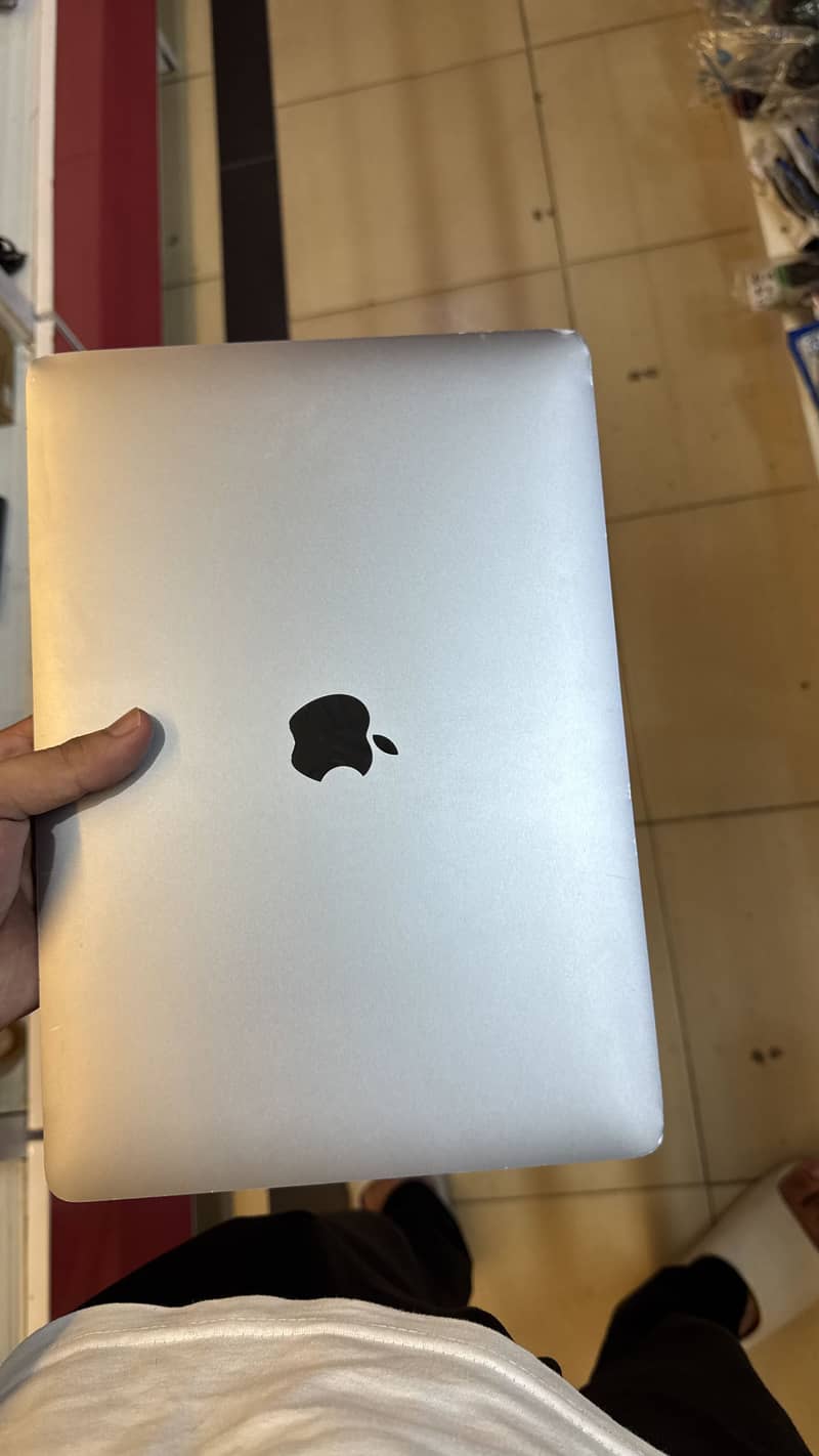 Macbook pro m2 1