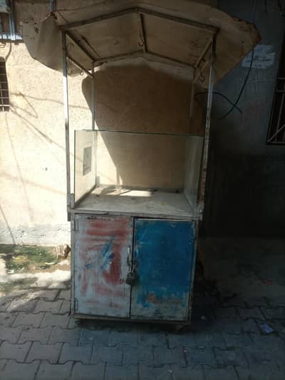 Second hand counter for fries and burger