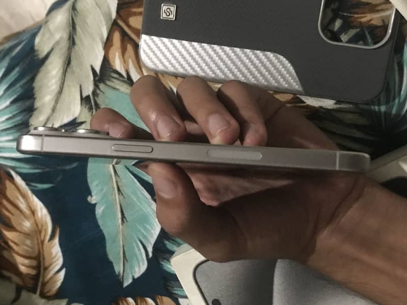 Apple iPhone 15 Pro Max 4