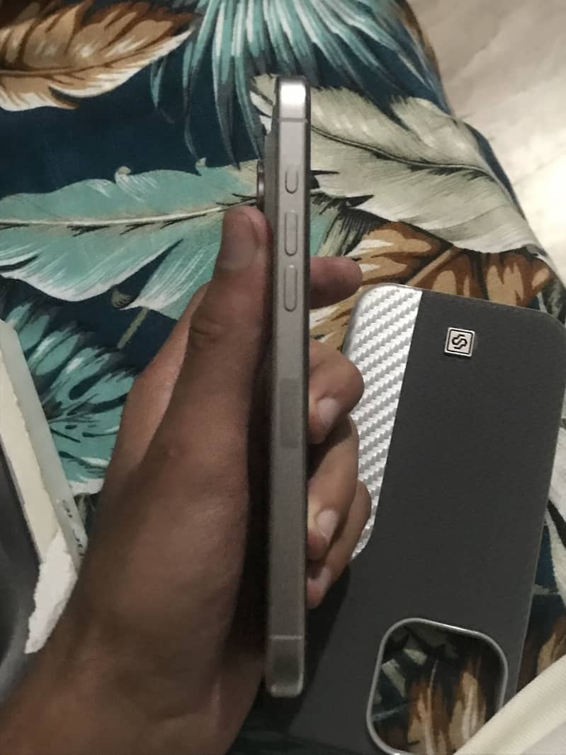 Apple iPhone 15 Pro Max 5