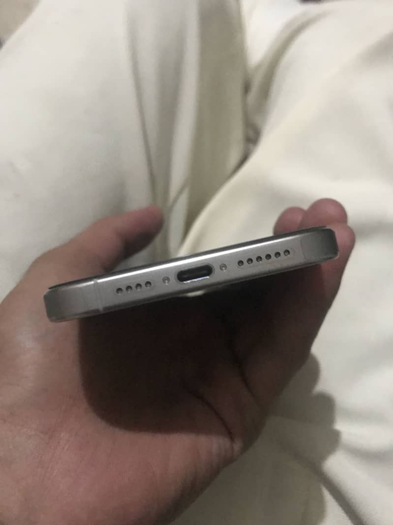 Apple iPhone 15 Pro Max 6