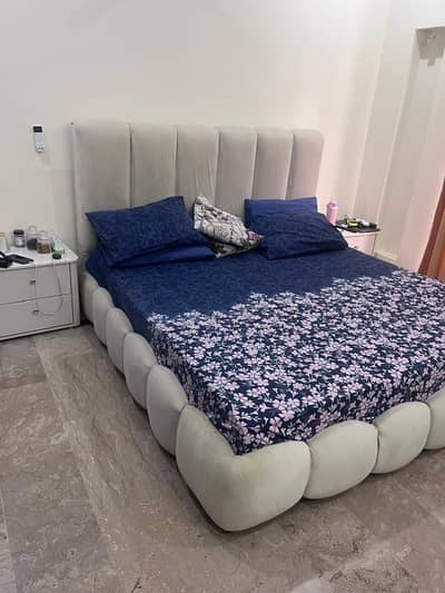 Slightly Used Bubble Bed Set with Dressing and Side tables