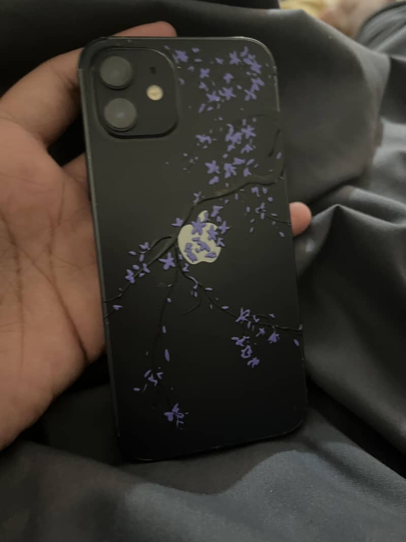 Apple iPhone 12 4