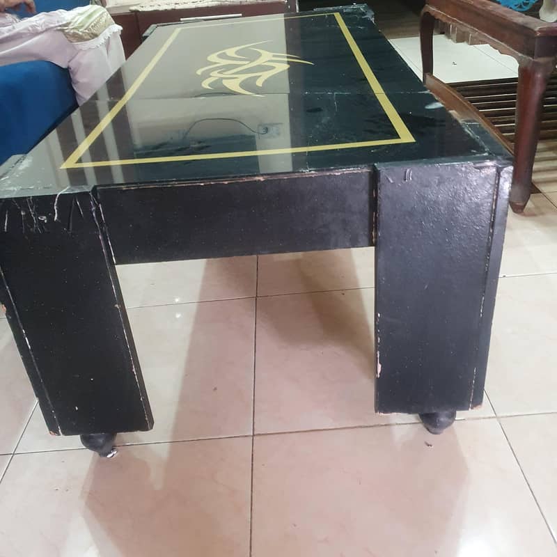 Central Table Good condition 1