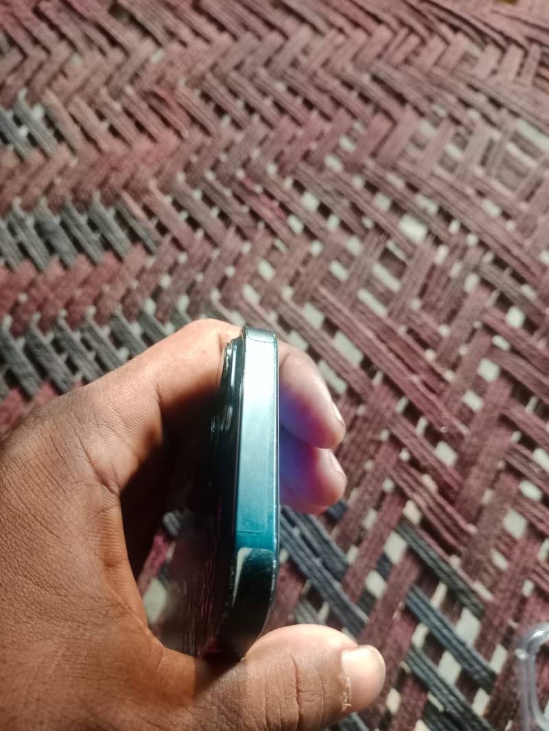 Apple iPhone 14 4
