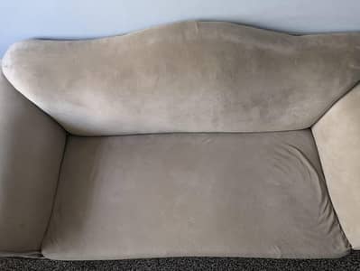 sofa in brown coloyr in 9/10 condition