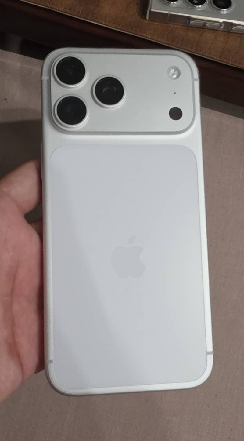 Apple iPhone 17 Pro Max 0