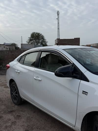Yaris ativ 1.3 family used
