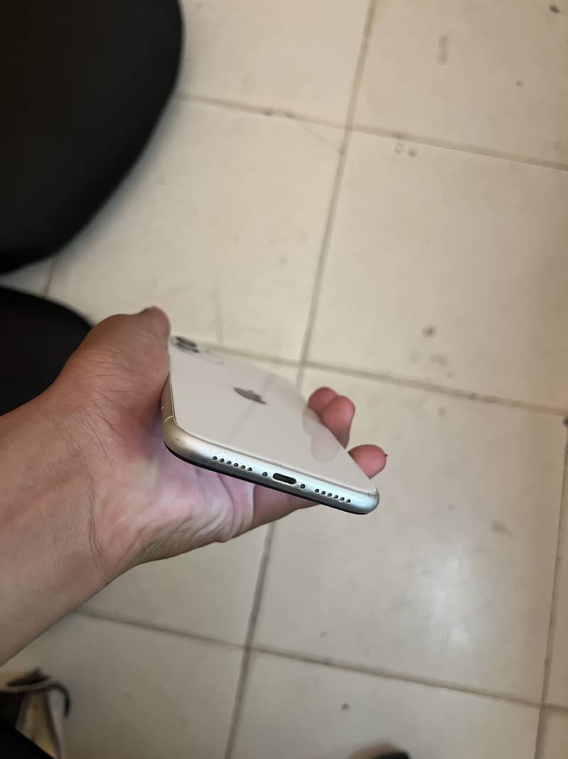 Apple iPhone 11 3