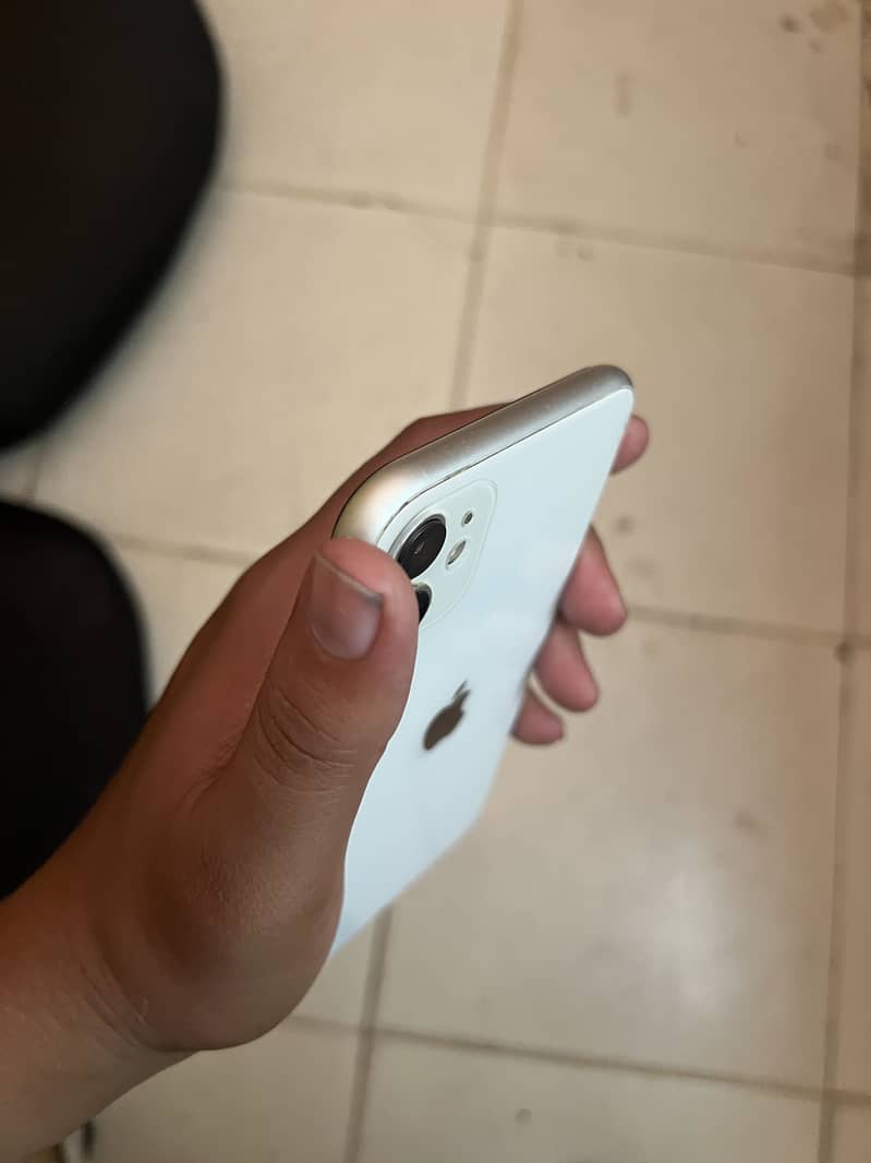 Apple iPhone 11 4