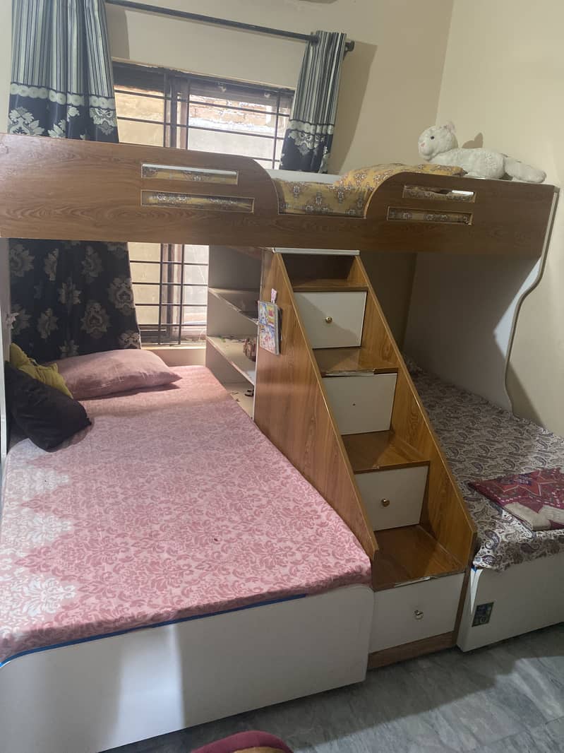 Designer bed 0