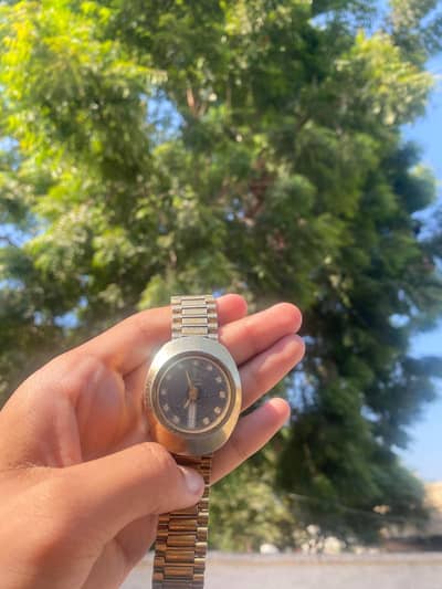 Luistar golden watch