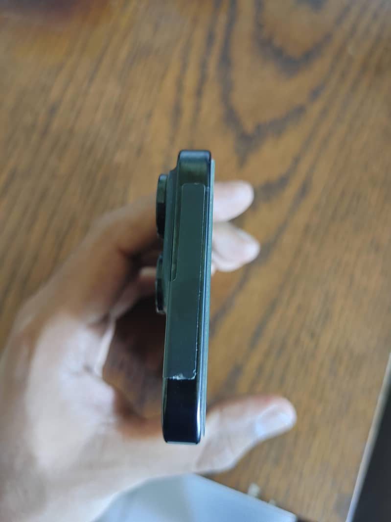 Apple iPhone 16 Pro 2
