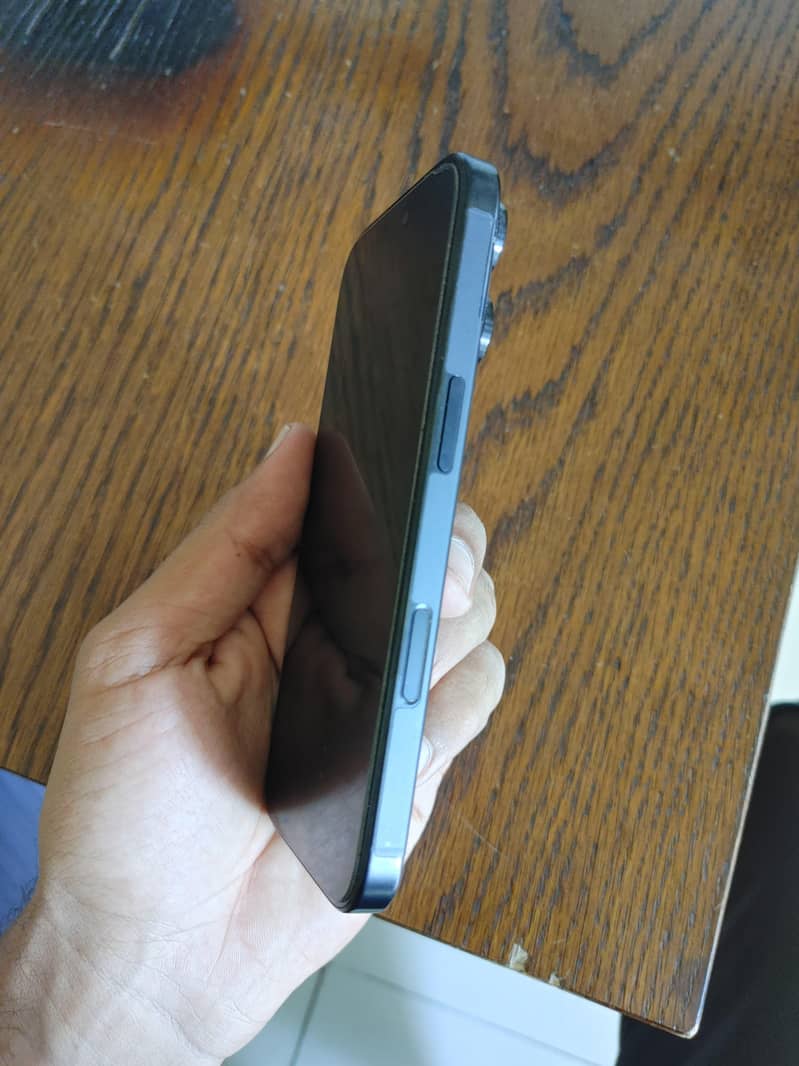 Apple iPhone 16 Pro 3