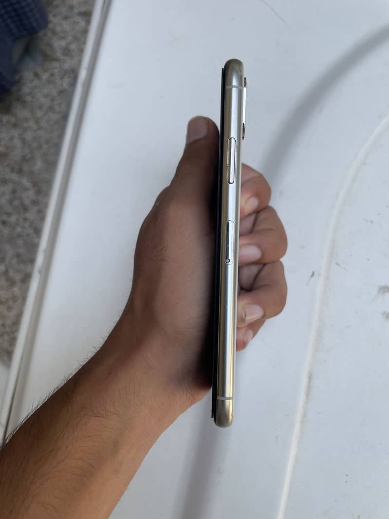 Apple iPhone X 6