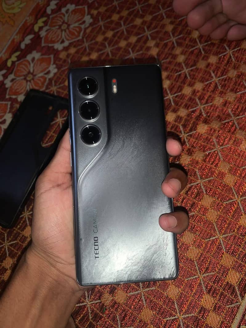 Tecno CAMON 40 Pro 4