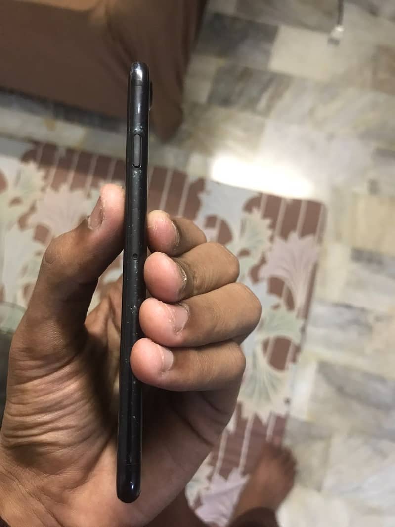 Apple IPhone 7 4