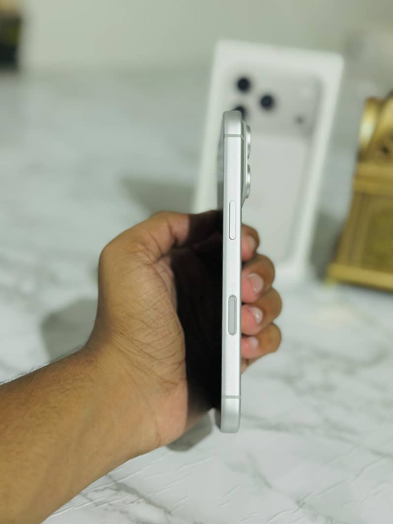 Apple iPhone 17 Pro 4
