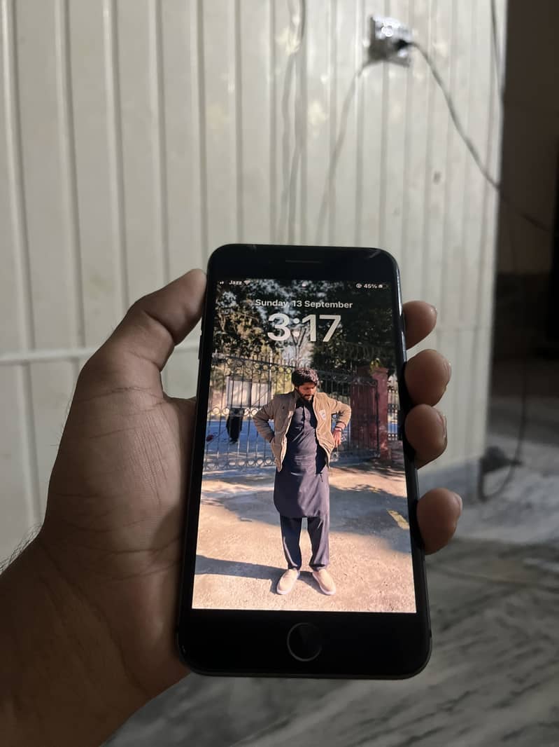 Apple iPhone 8 Plus 0