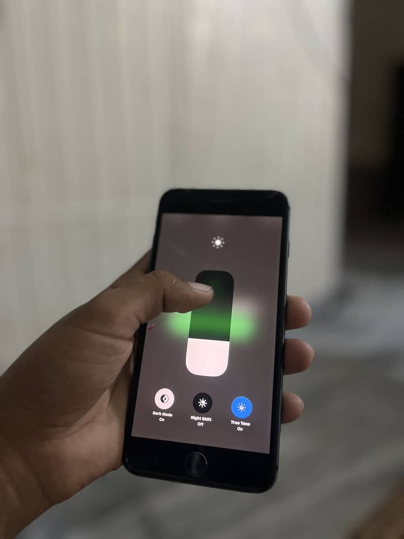 Apple iPhone 8 Plus 4
