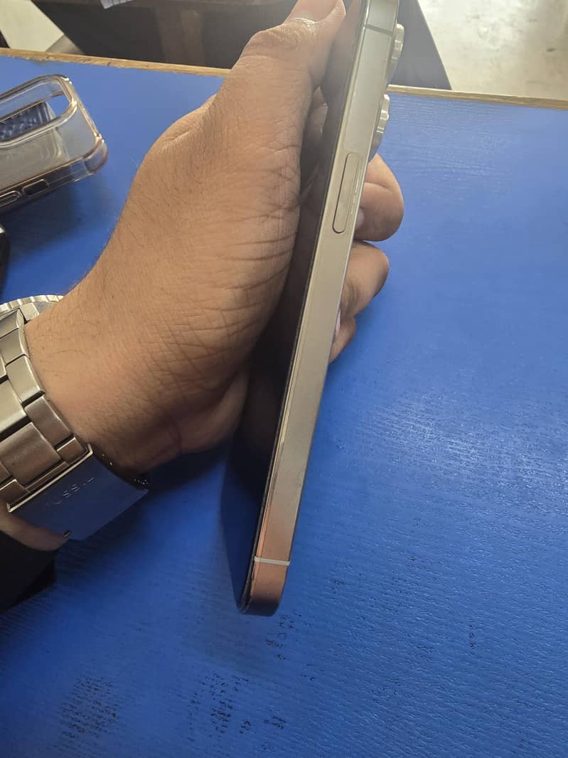 Apple iPhone 13 Pro 3