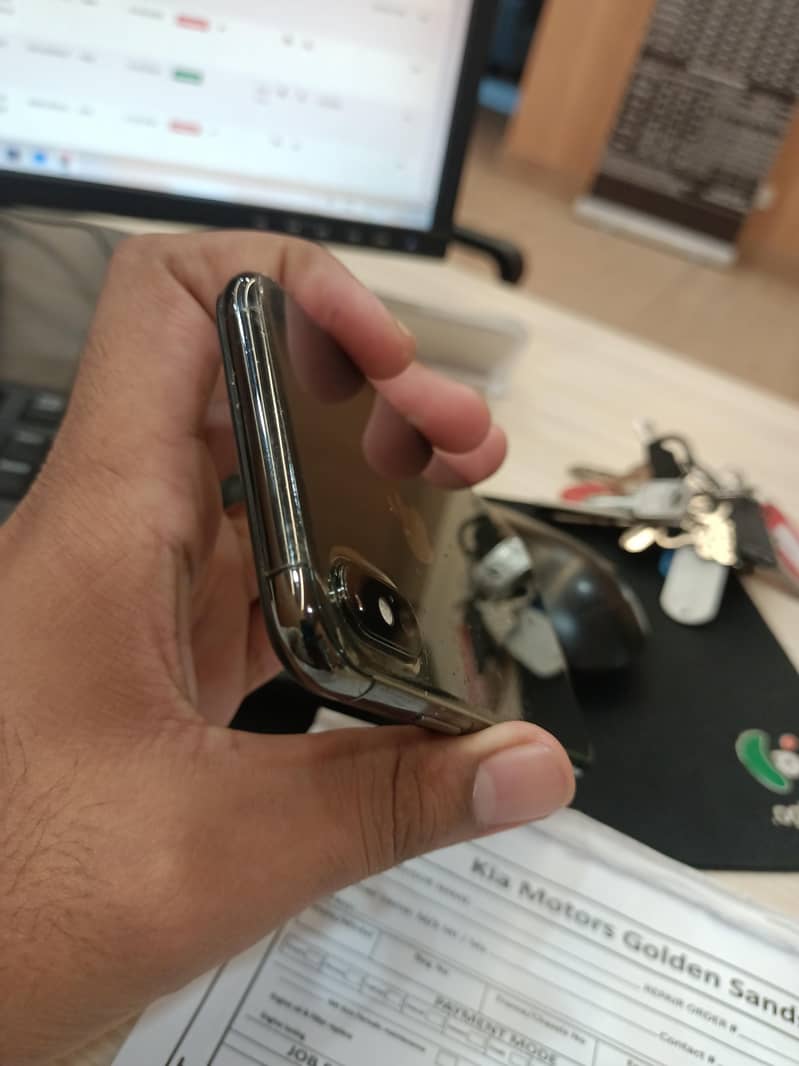 Apple iPhone XS 3