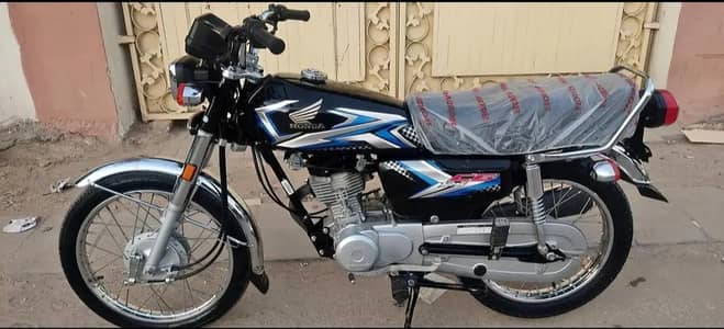 outstanding condition na hai used b ni hai zayada.
