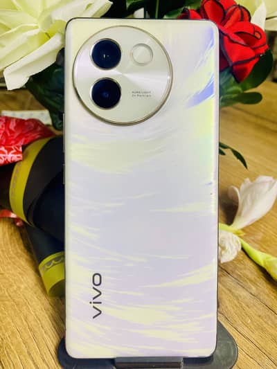 Vivo V30e (8+8GB RAM, 256GB) – White, Aura Light 2x Portrait Camera
